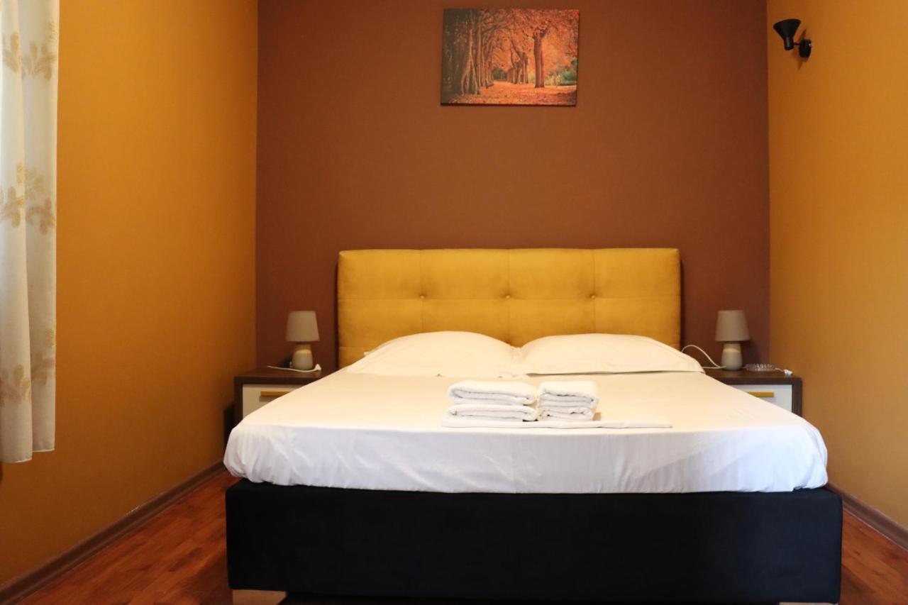 Hotel Ceka Драч Екстериор снимка