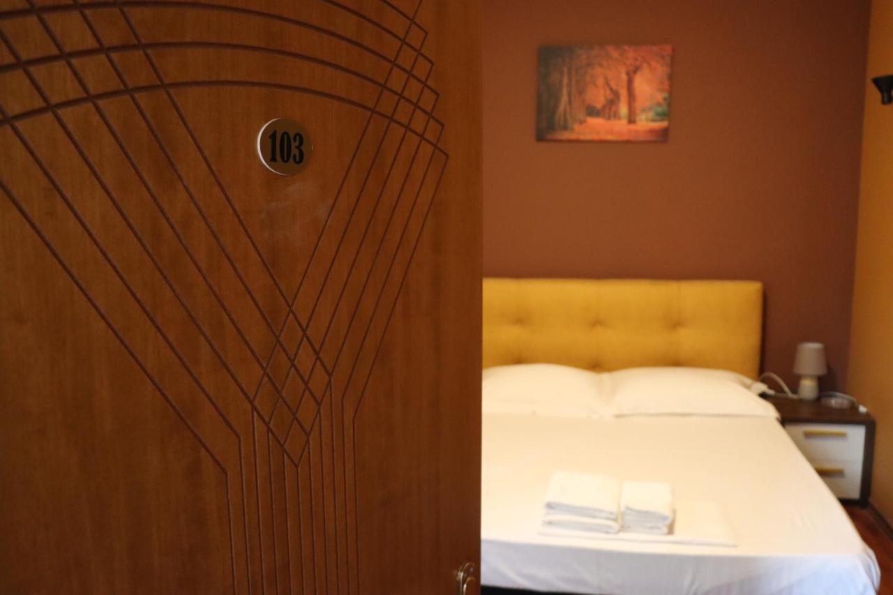 Hotel Ceka Драч Екстериор снимка