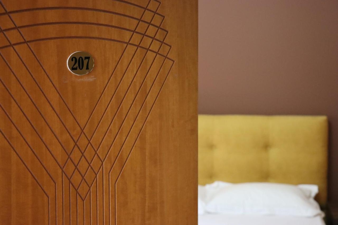 Hotel Ceka Драч Екстериор снимка
