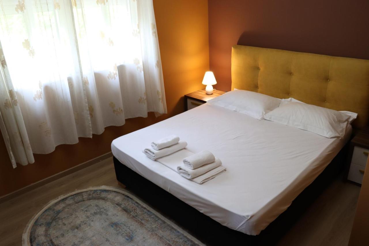 Hotel Ceka Драч Екстериор снимка