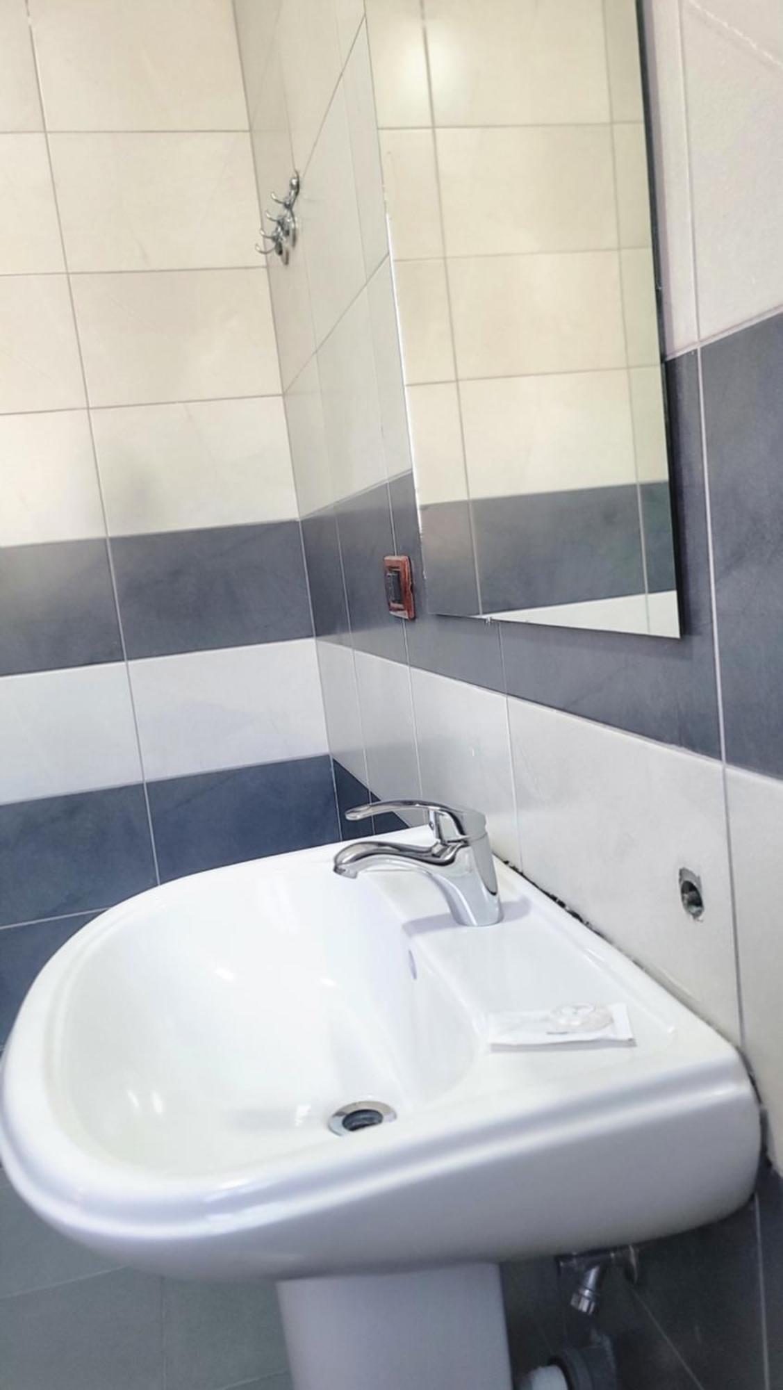Hotel Ceka Драч Екстериор снимка