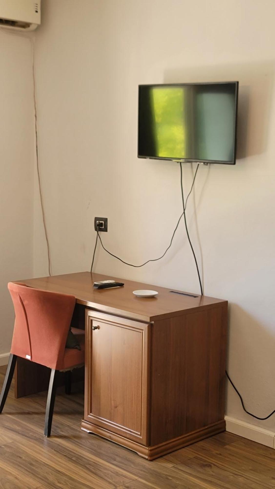 Hotel Ceka Драч Екстериор снимка