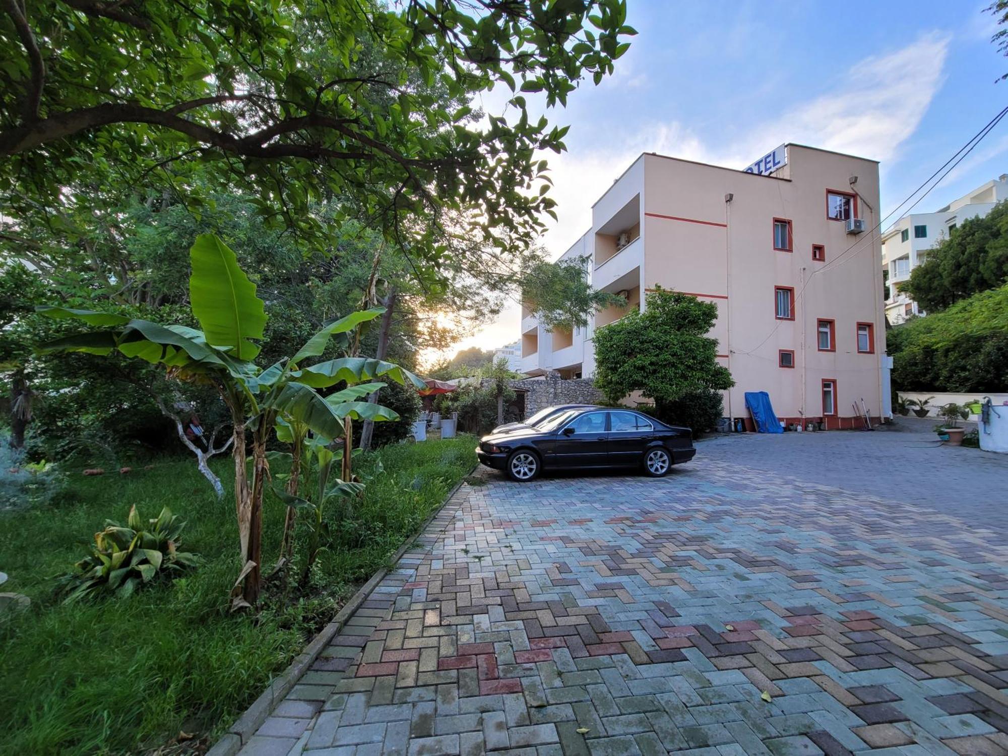 Hotel Ceka Драч Екстериор снимка