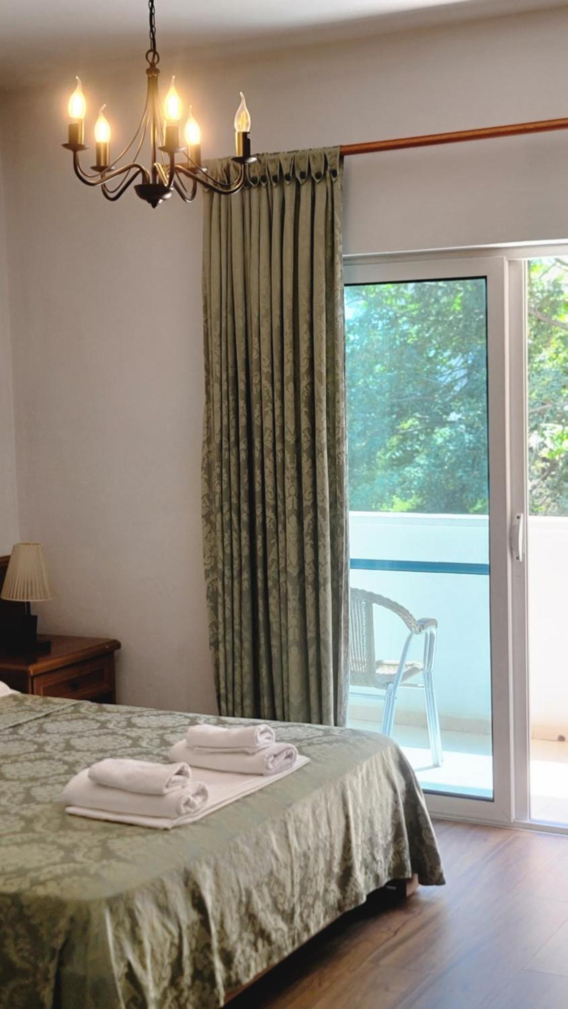 Hotel Ceka Драч Екстериор снимка