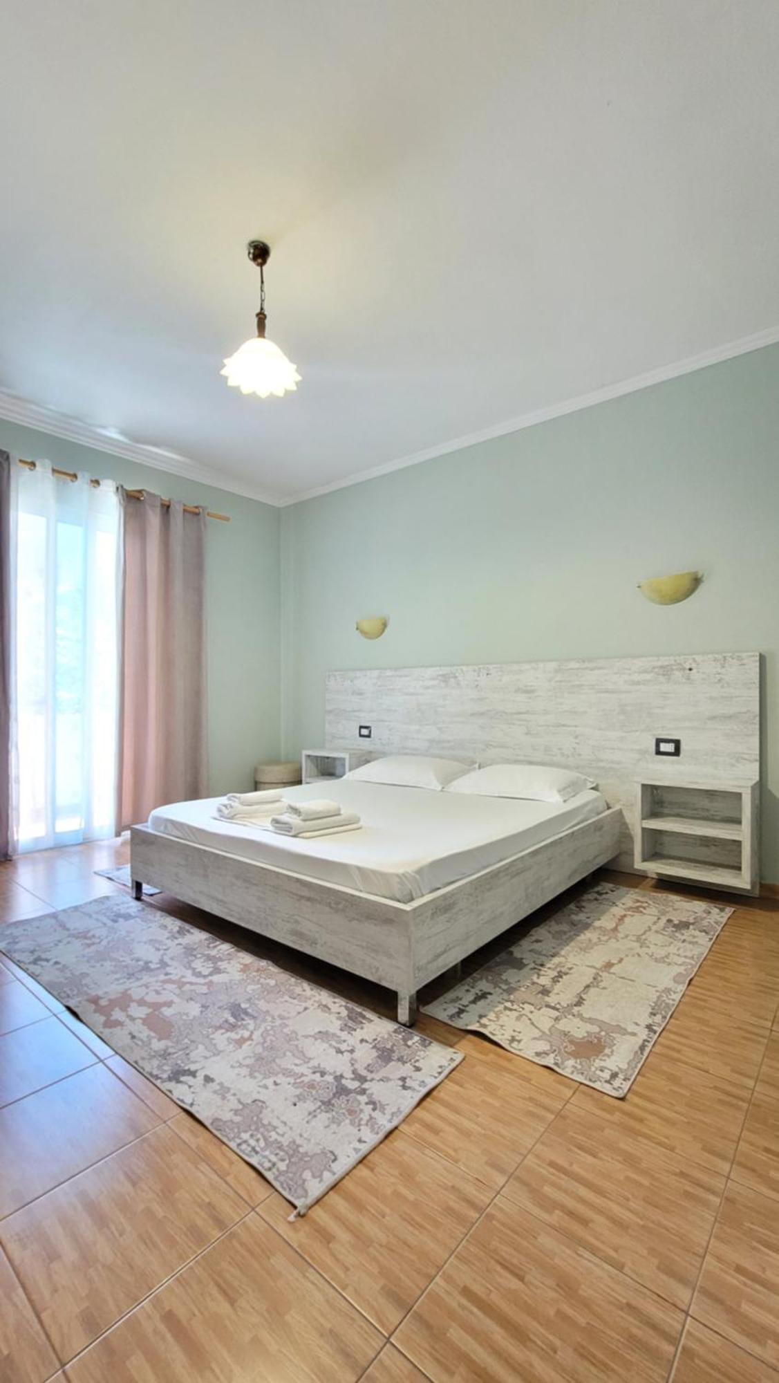 Hotel Ceka Драч Екстериор снимка