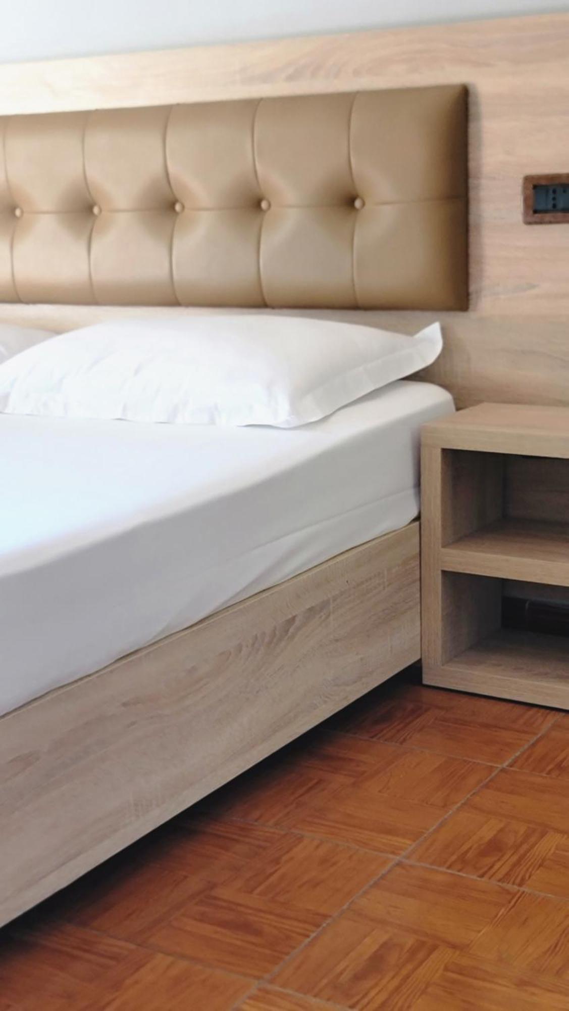 Hotel Ceka Драч Екстериор снимка