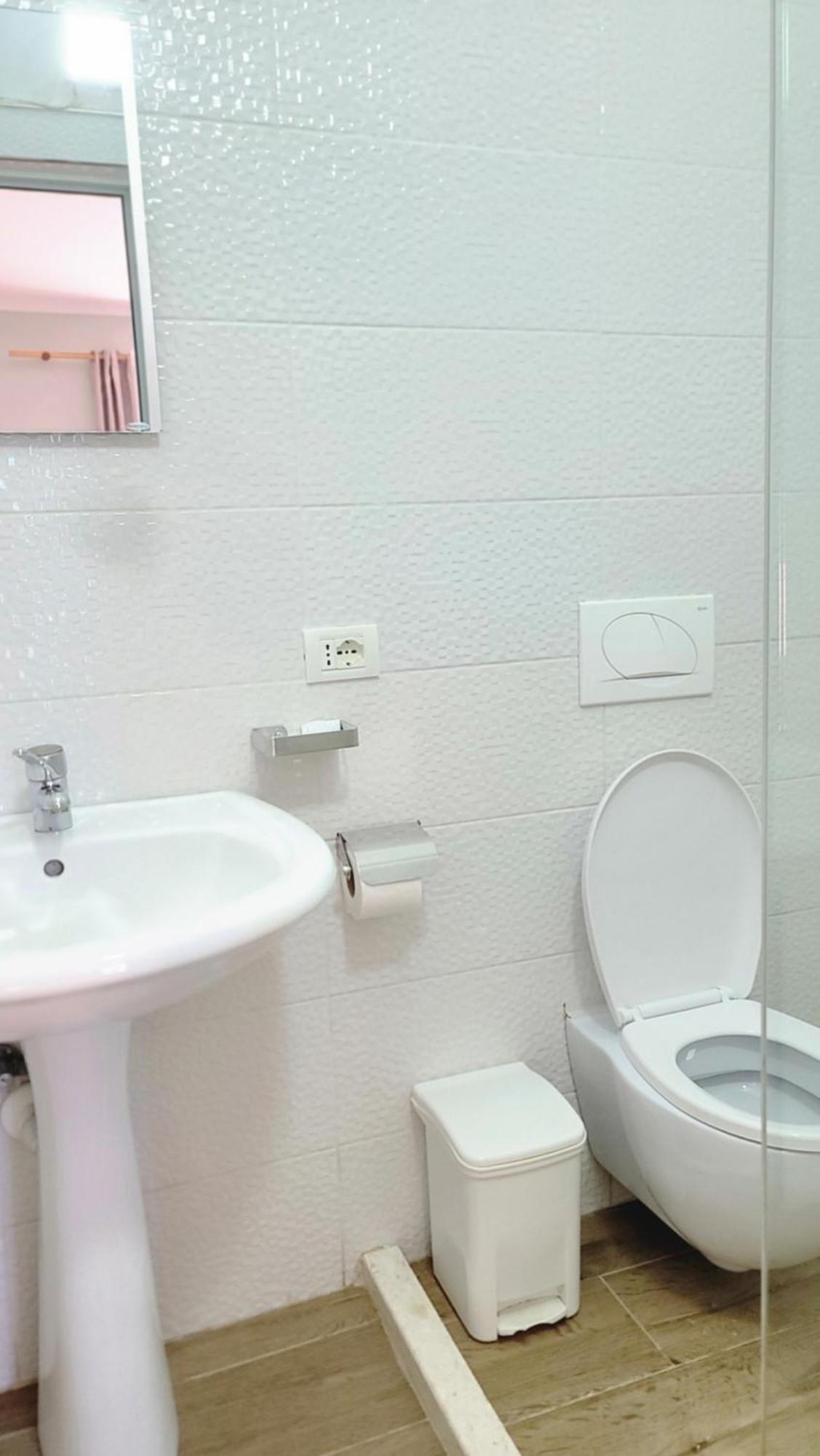 Hotel Ceka Драч Екстериор снимка
