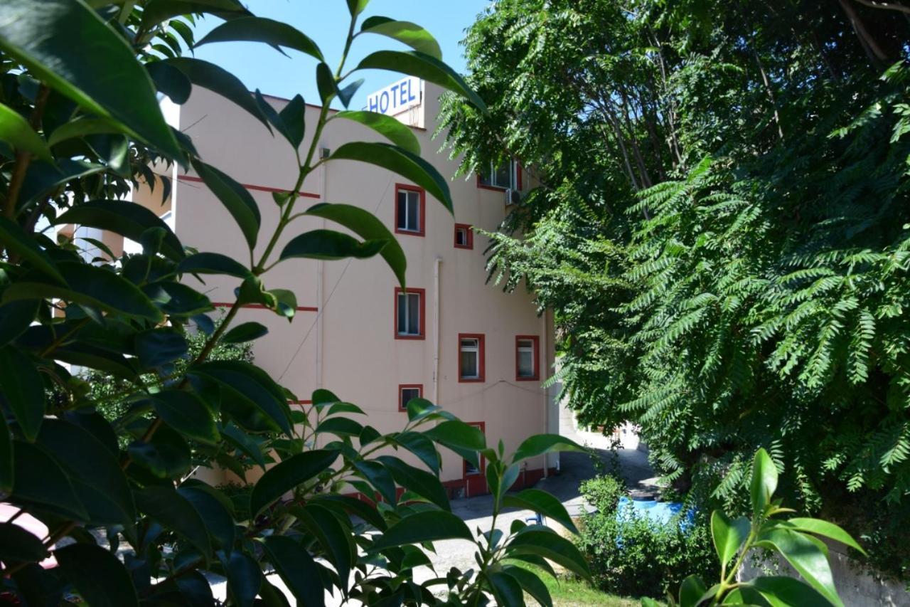 Hotel Ceka Драч Екстериор снимка